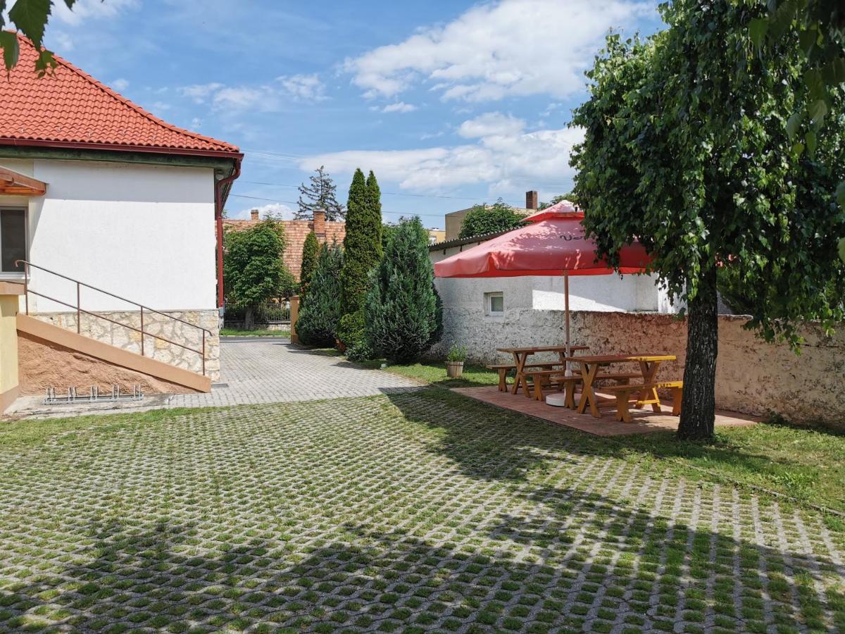 Glazer Szallas Tapolca Extérieur photo