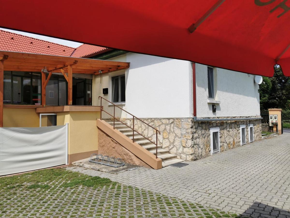 Glazer Szallas Tapolca Extérieur photo